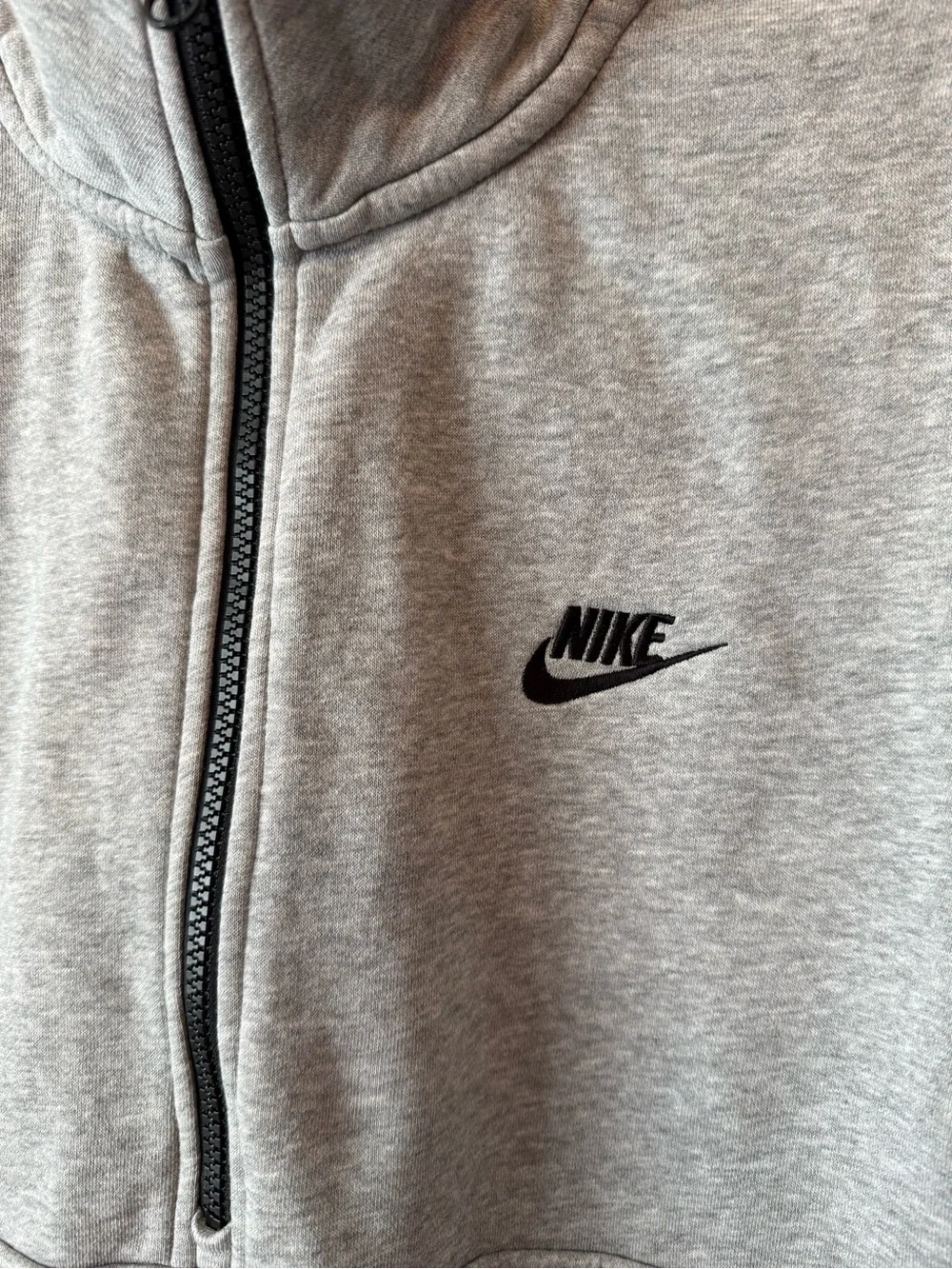 Nike Men’s Light Gray Half-Zip Sweatshirt